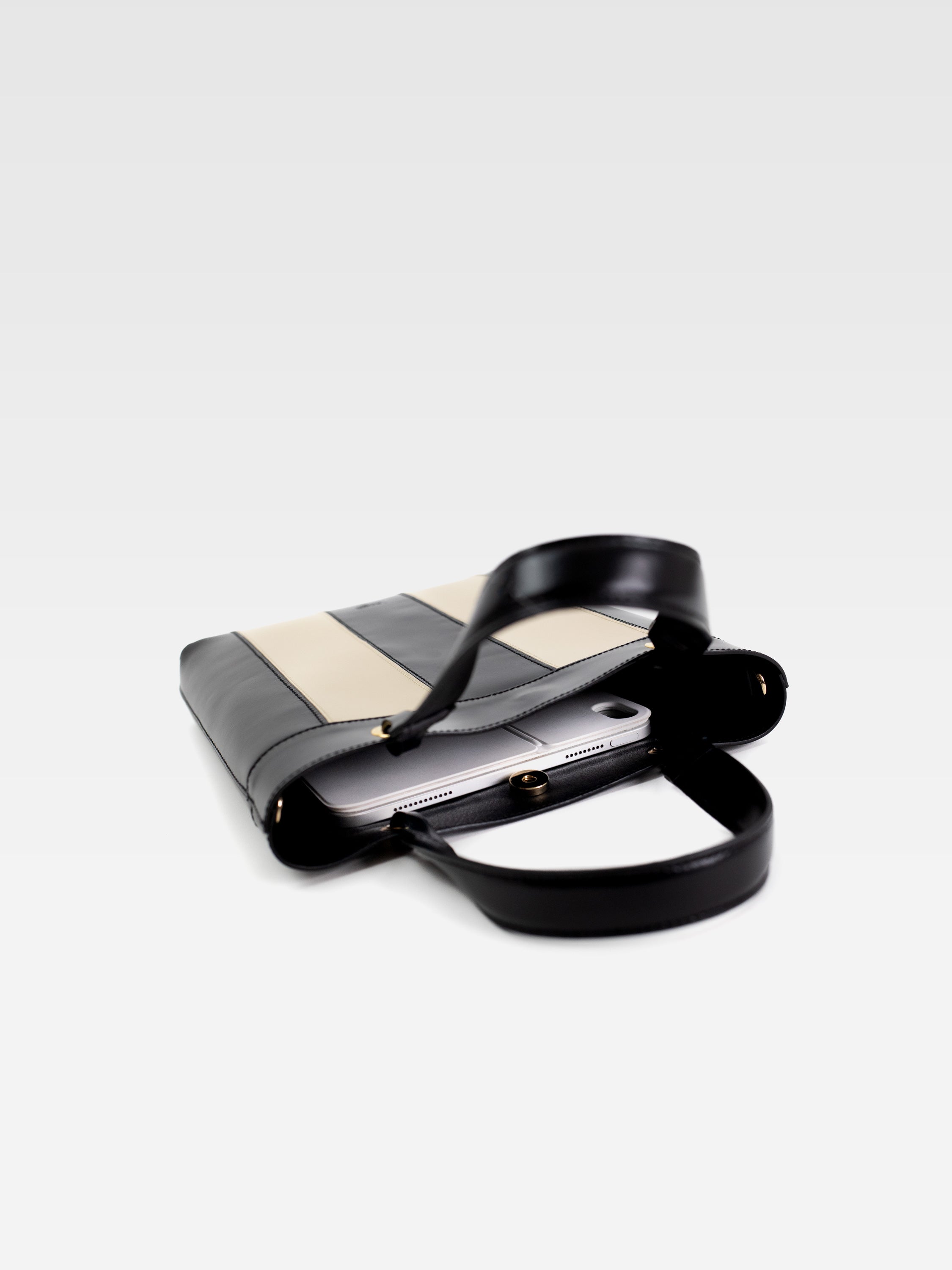 Gisella Preta e branca - Mala de mão pele feita à mão em Portugal - Mala bi-color Preto e Branco | vista de dentro