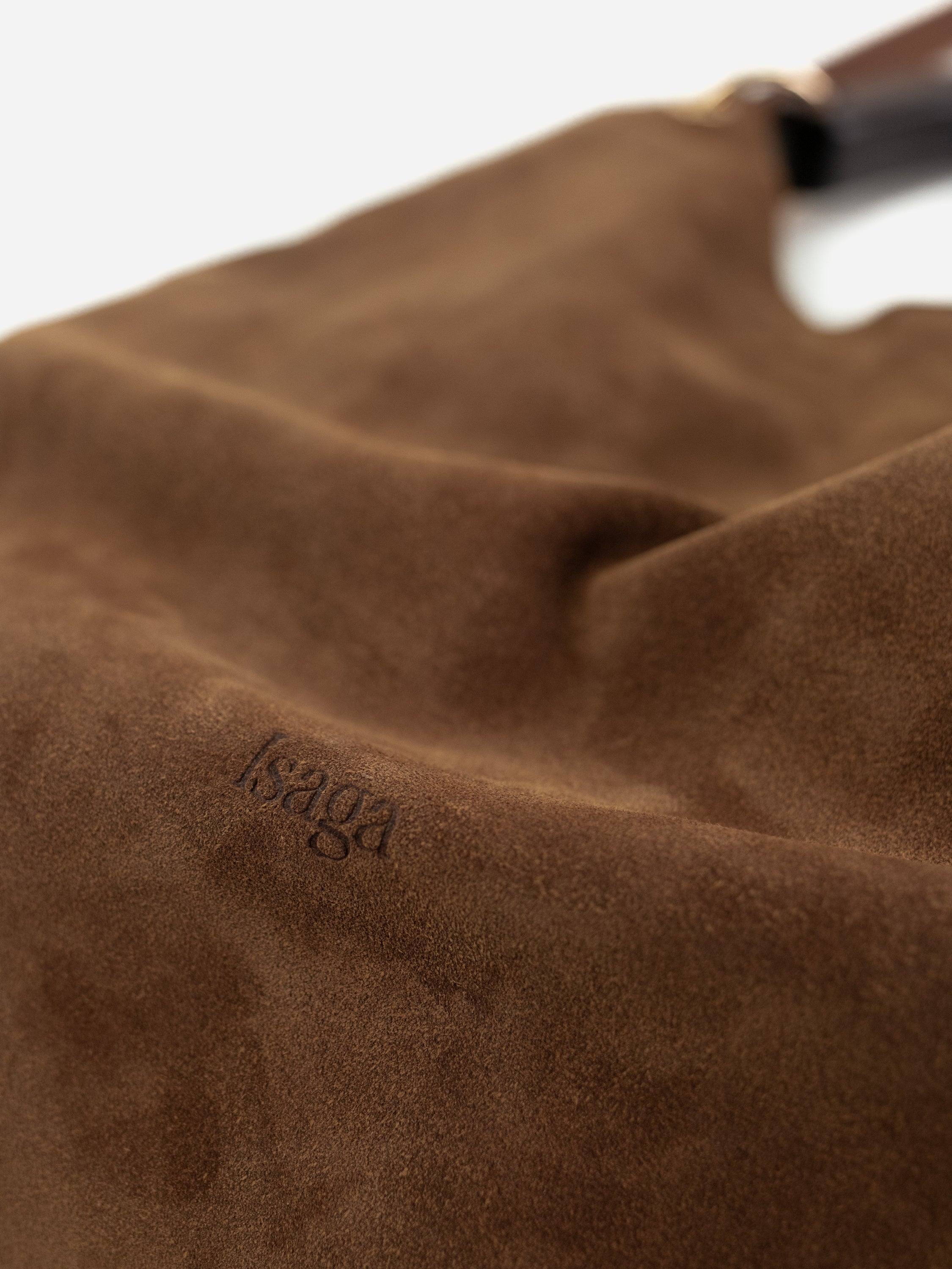 VITÓRIA CAMEL SUEDE HANDBAG